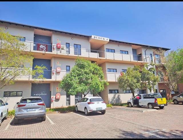 84M² OFFICE FOR SALE IN LOMBARDY ESTATE